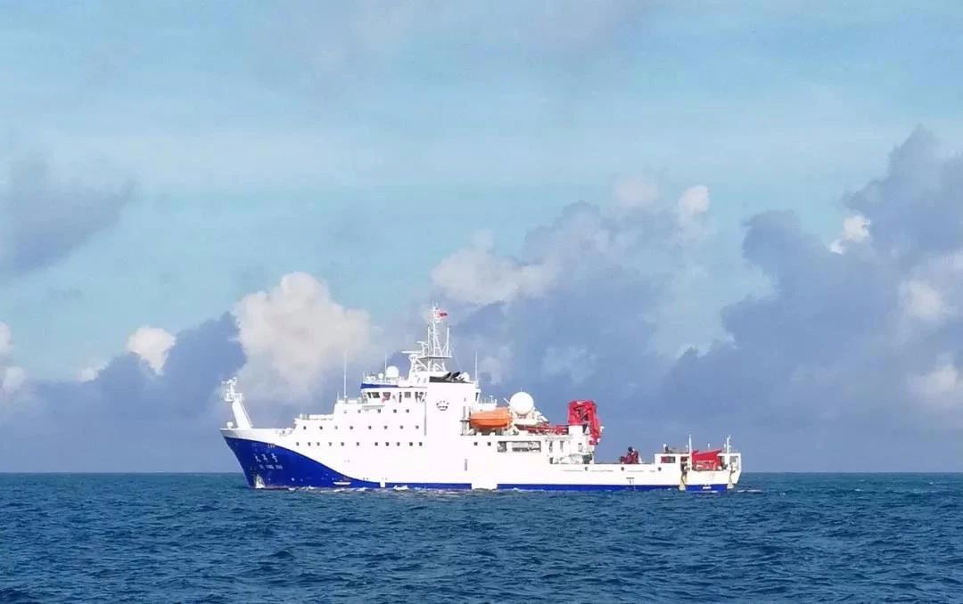 The Da Yang Hao survey vessel at sea