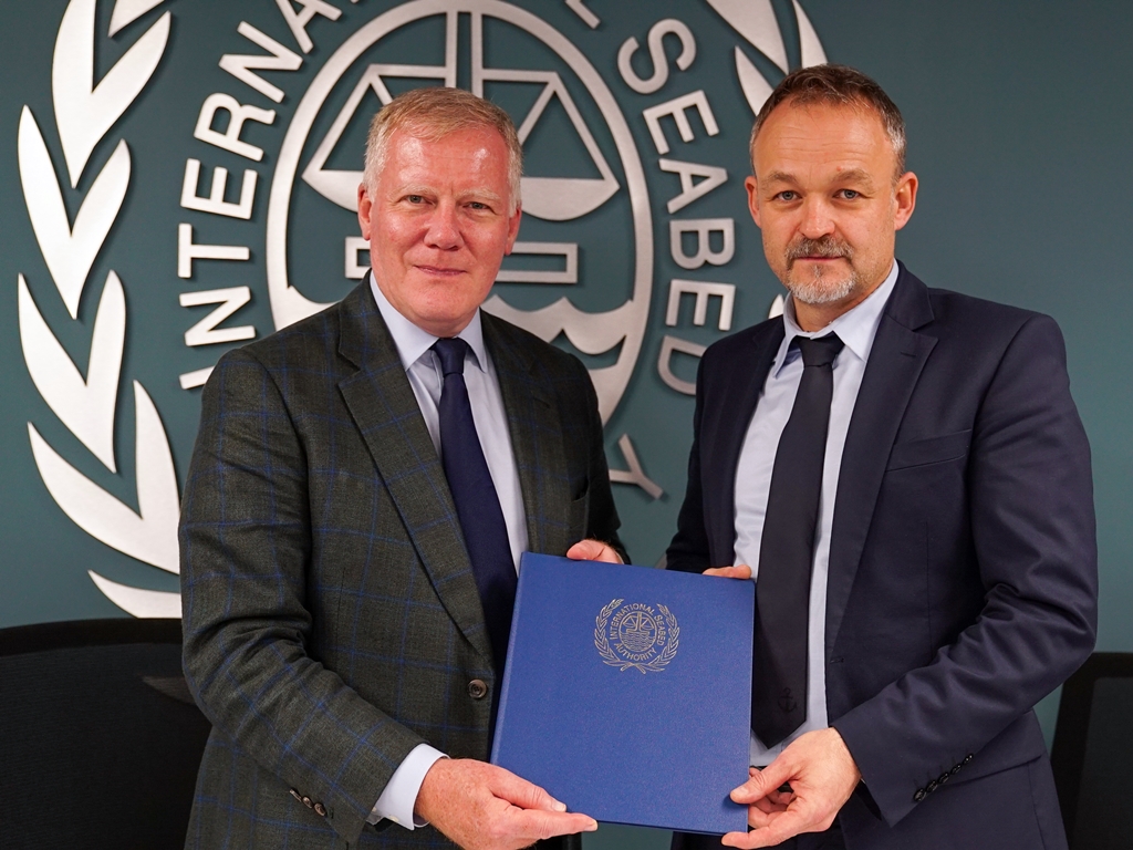 Signing the Extension Agreement